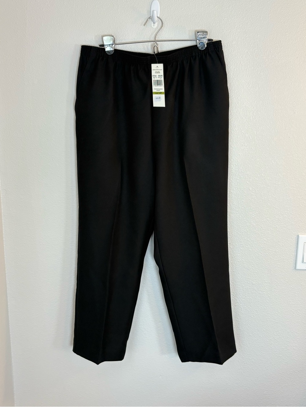 Alfred Dunner Proportioned Short Pants Womens 14P Black Elastic Waist Pull On
